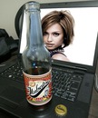 Scena laptopa z piwem