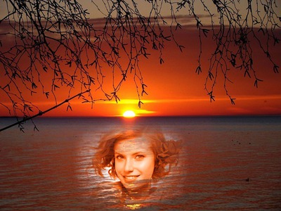 Refleksi matahari terbenam di laut Photomontage