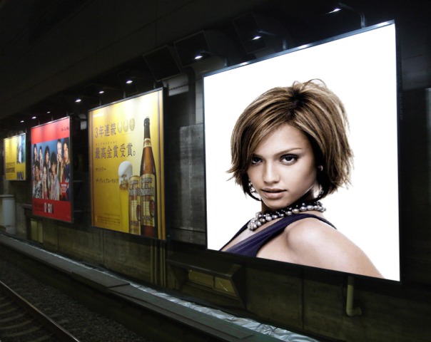 Billboard Train Subway -kohtaus Valokuvamontaasi