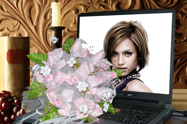 Scena Laptop Bukiet kwiatów Fotomontaż