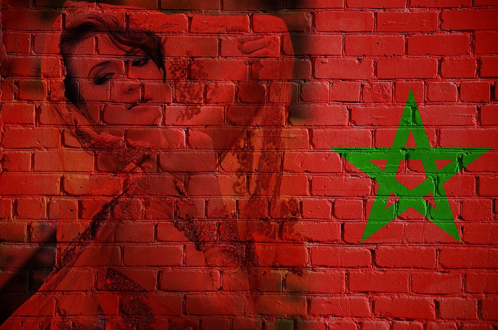 Bandeira de Marrocos na parede de tijolos Fotomontagem