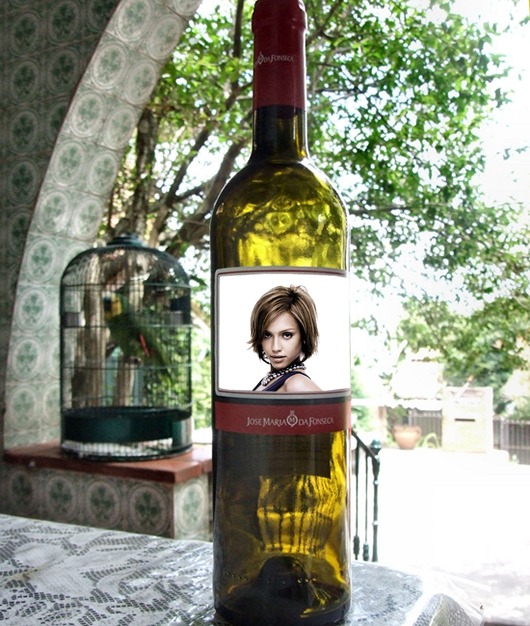Scéna s etiketou fľaše vína Fotomontáž