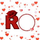 Letra R, roja, entre corazones, 1 foto