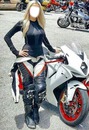 Femme en moto