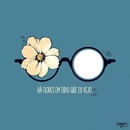 Óculos e flores