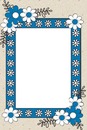marco para una foto, flores azules y blancas.
