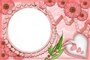 marco circular, corazones y flores rosados.