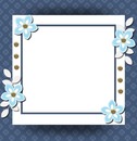 marco y florecillas azules.