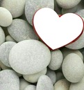 Corazón entre piedras, 1 foto