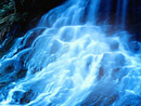 cascada azul