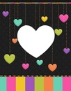 corazón entre corazones y rayas de colores, fondo negro, una foto.