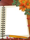 cuaderno, flores y lapicero.