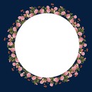 corona de rosas rosadas, fondo azul, una foto.