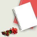 cuaderno y rosas rojas.