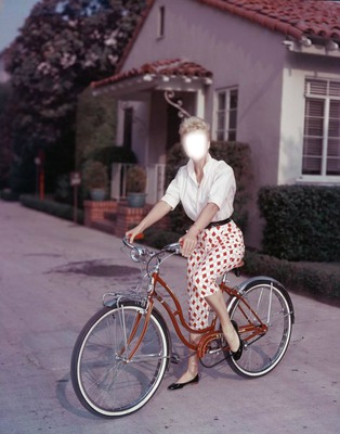 femme en vélo Φωτομοντάζ