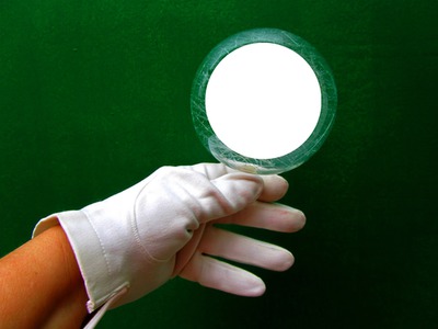 Boule de cristal main gantée -1 photo Montaje fotografico
