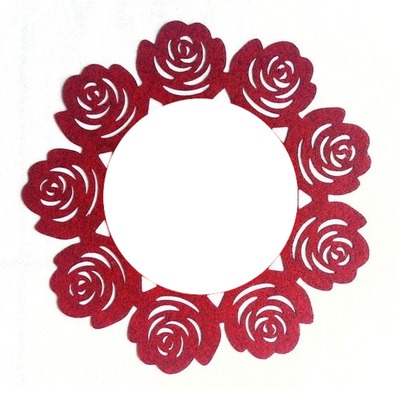 corona de rosas de papel. Fotomontaggio