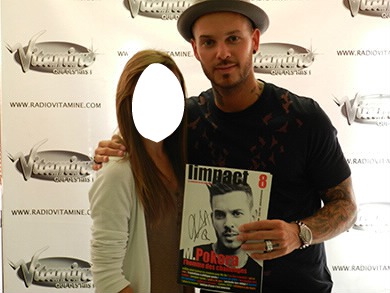 M.Pokora avec une fan Photo frame effect