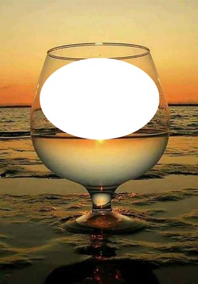 GLASS ON SAND Valokuvamontaasi