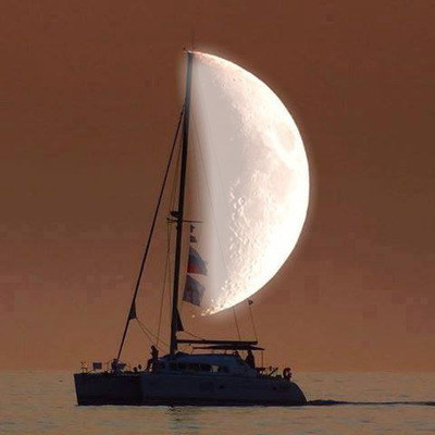 Boat Moon Φωτομοντάζ