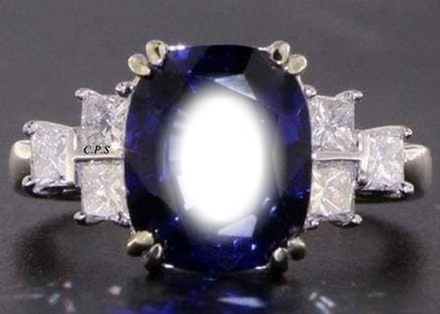 Anillo con diamante azul Fotomontasje