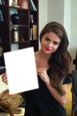 Selena Gomez tient une photo de toi Fotomontaggio
