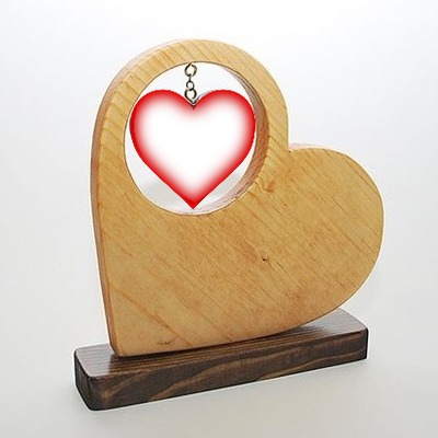 marco corazón en madera. Фотомонтаж