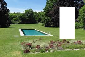 piscine dans un champ Montage photo