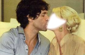Beso con mariano martines Photo frame effect