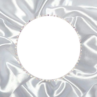 circulo de perlas, fondo perlado blanco. Fotomontāža