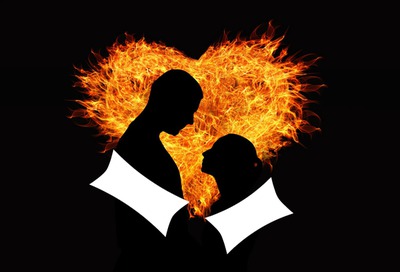 couple avec coeur en flamme 2 photos Montaje fotografico