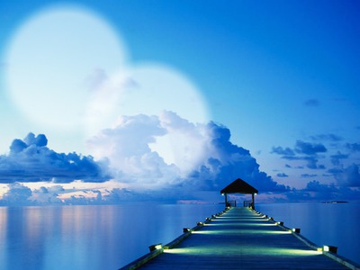 Ciel bleu avec l'ocean