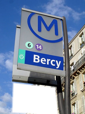 Totem de La Station Bercy Photo frame effect