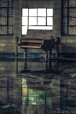 PIANO Photo frame effect