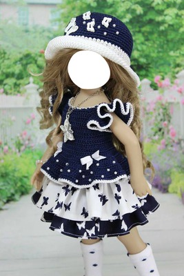muñeca con sombrero azul