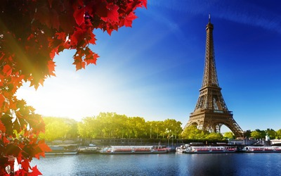 Soleil à coté de la Tour Eiffel Фотомонтаж