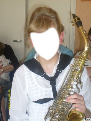Jeune fille avec saxophone Montage photo