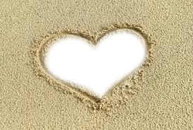 Coeur dans le sable. フォトモンタージュ