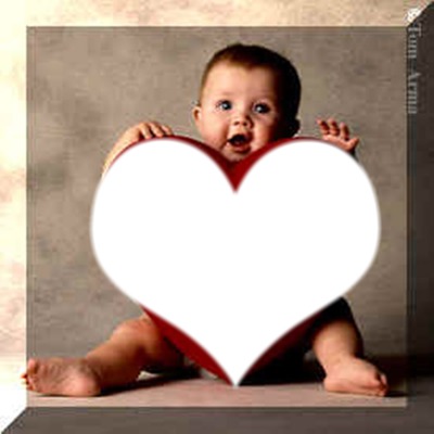 Bebe segurando coração Fotomontáž