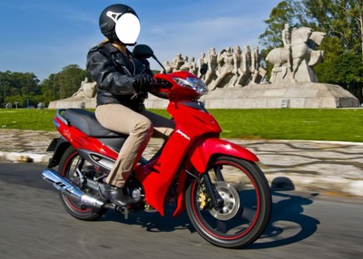Andando na moto Vermelha Mulher Valokuvamontaasi