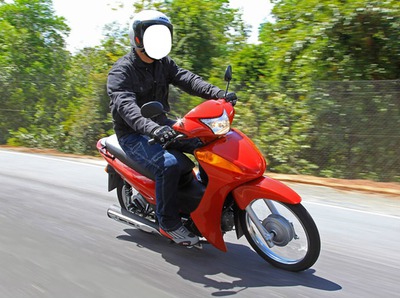 Andando na moto Vermelha Fotomontaža