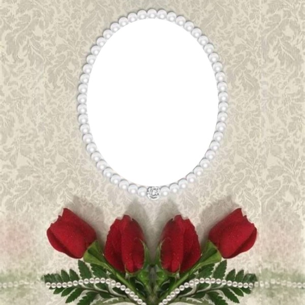 espejo de perlas y rosas rojas. フォトモンタージュ