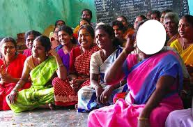 INDE groupe femmes assises Fotomontage