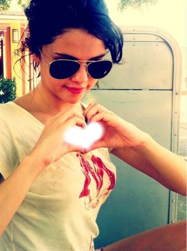 Selena Heart2 Fotomontāža