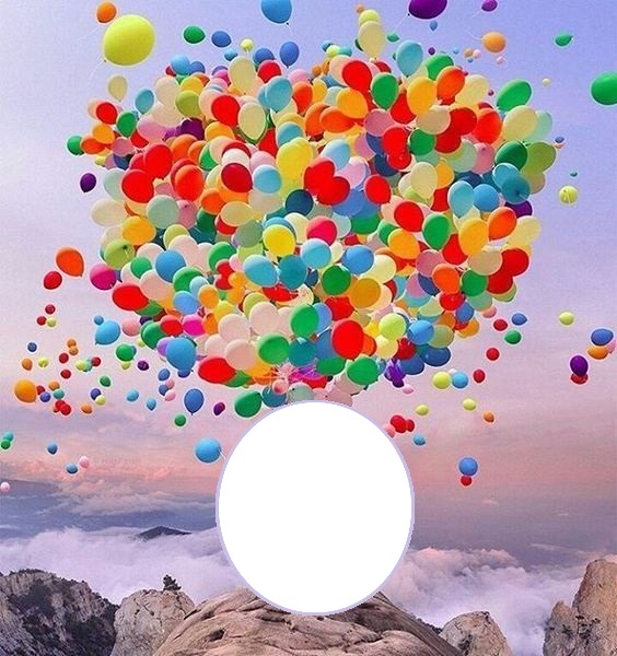 globos de colores en el cielo. Fotomontaggio
