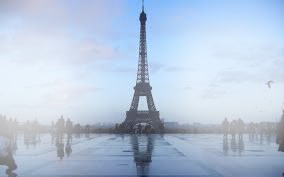 marco con 2 fotos junto a la torre eiffel Photo frame effect