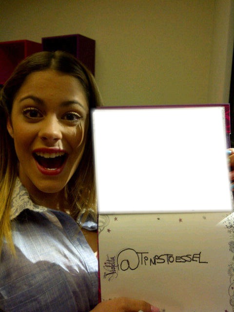 Martina Stoessel.Su cuaderno Montaje fotografico