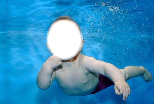 Bébé dans l'eau Fotomontaggio