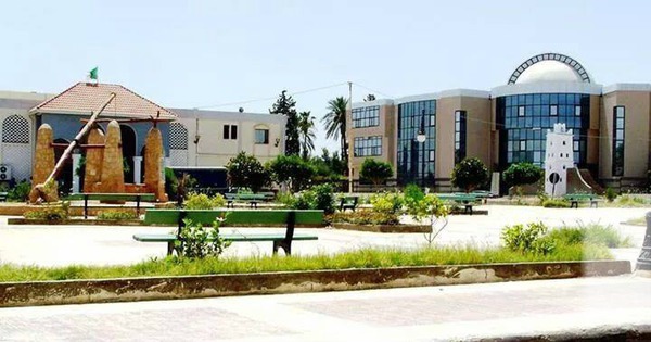 Université Mohamed Khider Biskra Photomontage