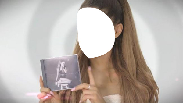 Toi et le cd de Ariana Grande Fotomontaggio